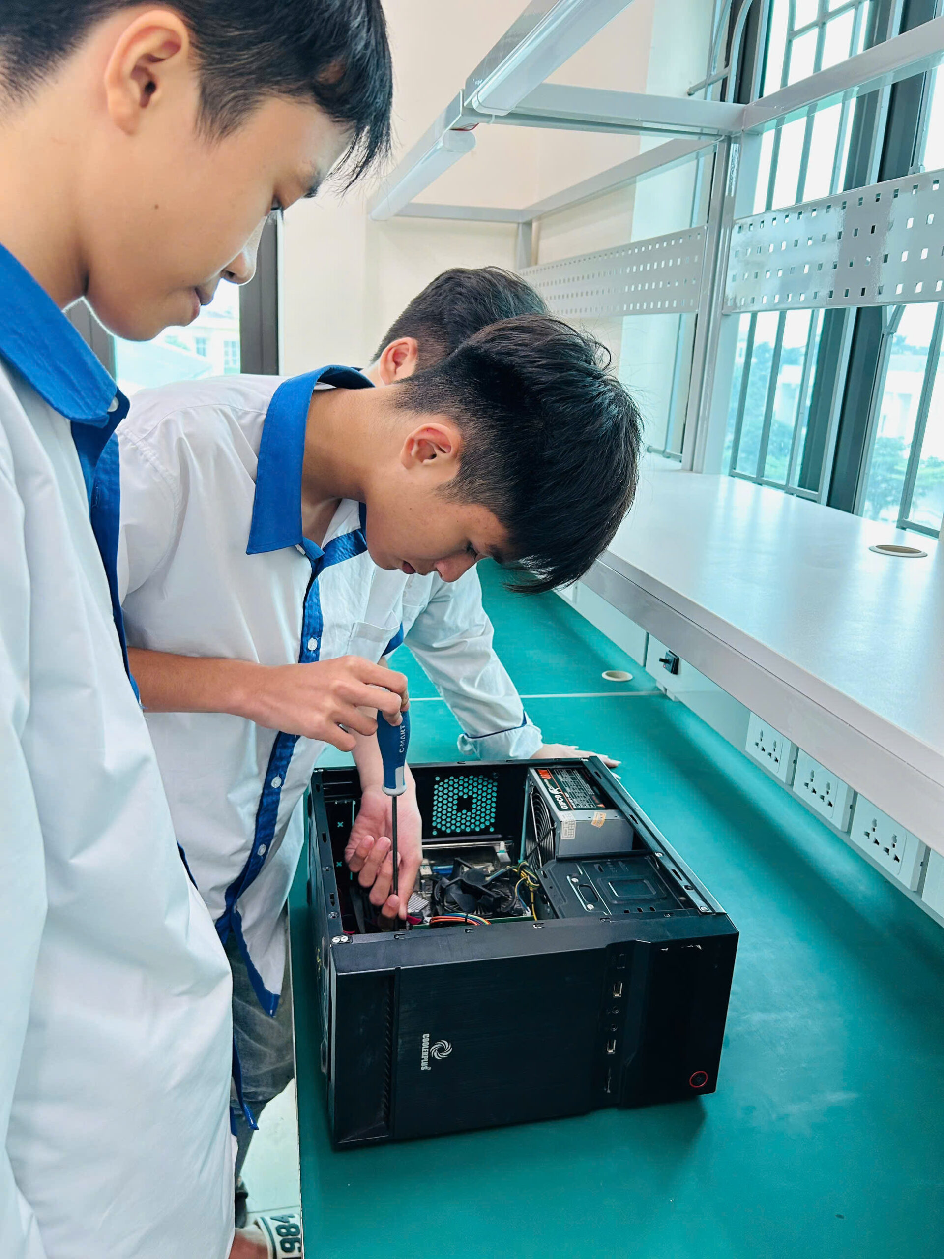 Nghề công nghệ thông tin - lắp ráp và cài đặt máy tính